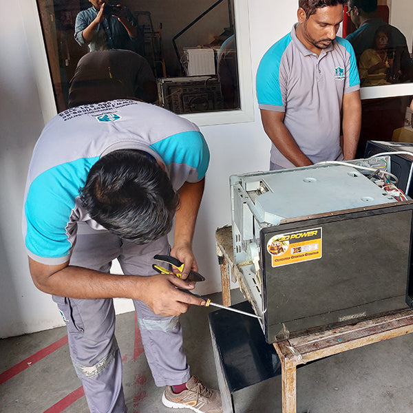 Load image into Gallery viewer, Trusted Microwave Repair and Service Center Near You, Dubai

