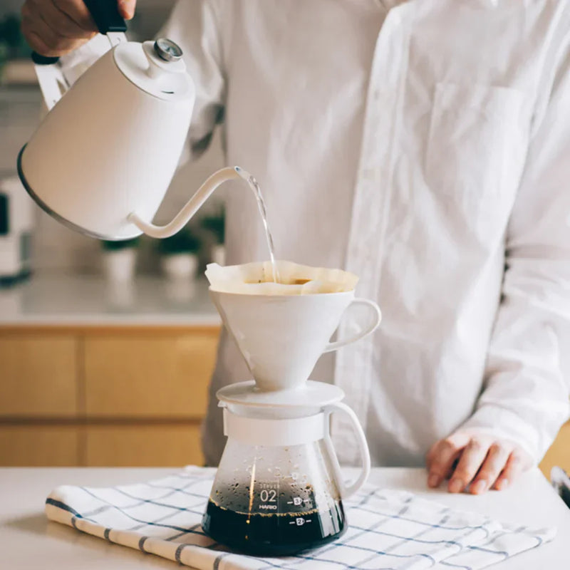 Load image into Gallery viewer, White ceramic Hario V60 pour-over set with a size 02 dripper for superior heat retention and a heatproof glass carafe. imagae 3

